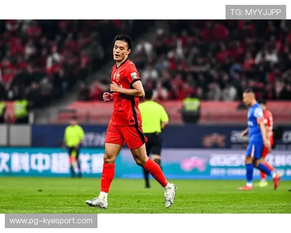 上海海港球员荣获月度最佳，上海海港队进球了